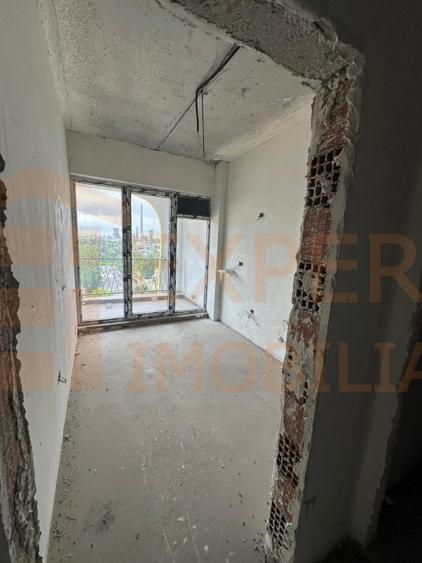 Apartament cu 2 camere decomandat în Far