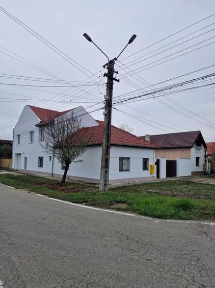 Casă cu 4 camere în Exterior Vest