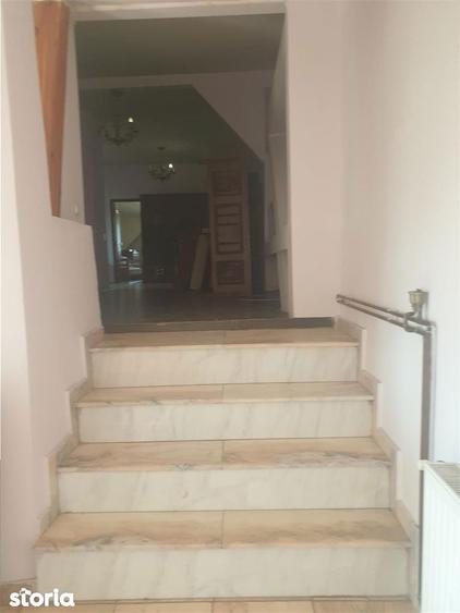 Casă cu 7 camere cu Teren 400 Mp în Siloz