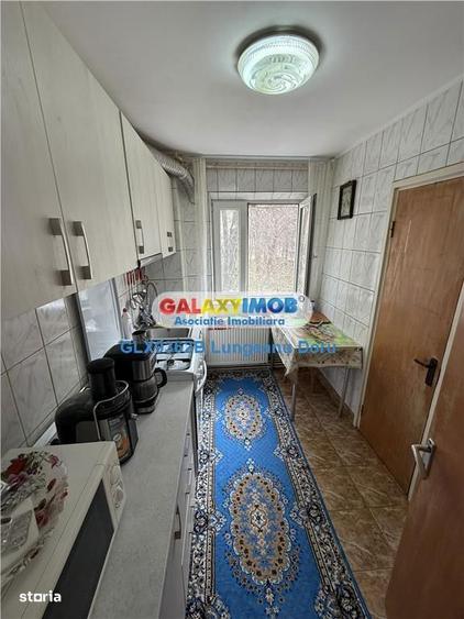 Apartament cu 4 camere semidecomandat, mobilat în Berceni