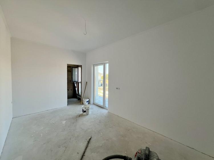 Casă cu 4 camere cu Teren 316 Mp în Săcălaz