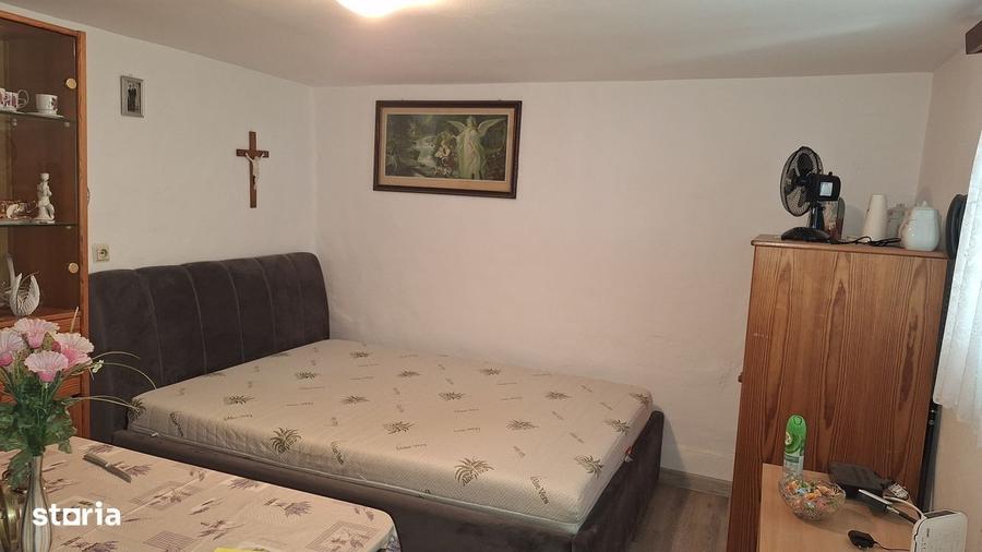 Casă cu 4 camere în Horia