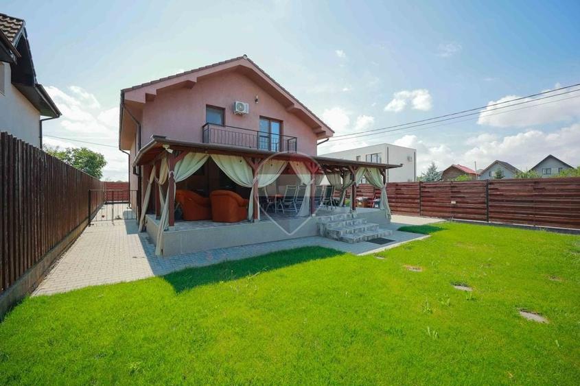 Casă individuală cu 5 camere cu Teren 505 Mp în Central