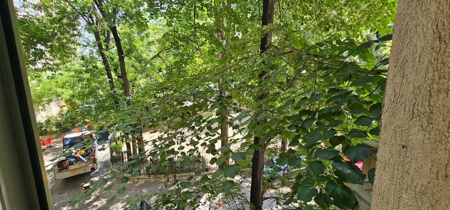 Apartament cu 3 camere semidecomandat în Gara de Nord