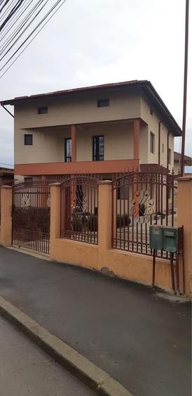 Casă cu 4 camere în Central