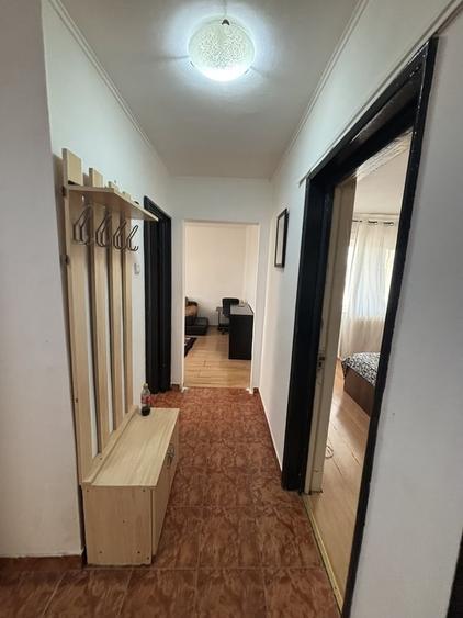 Apartament cu 3 camere decomandat în Apărătorii Patriei