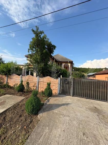 Casă individuală cu 5 camere cu Teren 1000 Mp în Nord