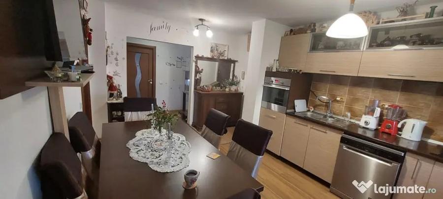Apartament cu 4 camere decomandat, mobilat în 1 Mai