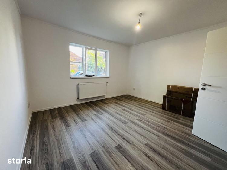 Casă cu 4 camere cu Teren 235 Mp în Plopi