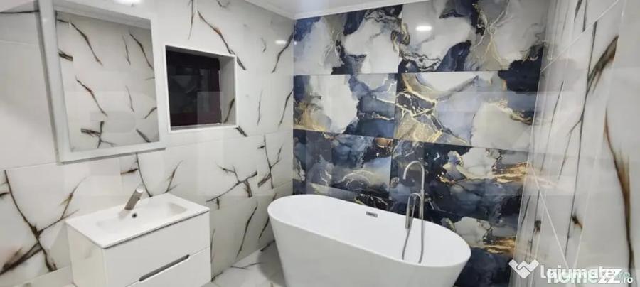 Casă cu 7 camere cu Teren 400 Mp în Central