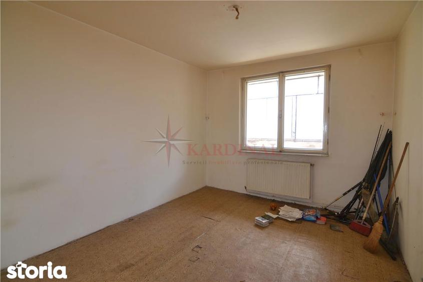 Apartament cu 3 camere decomandat în Astra
