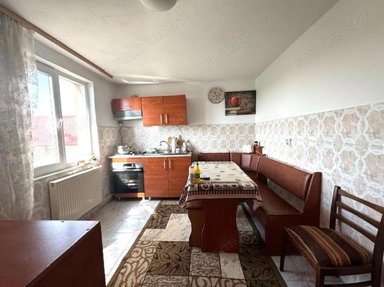 Casă cu 6 camere cu Teren 1250 Mp în Central