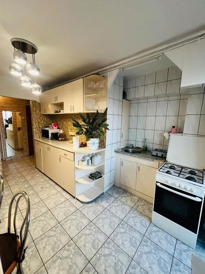 Apartament cu 2 camere decomandat în Tractorul