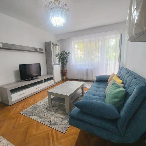 Apartament cu 3 camere decomandat în Florești