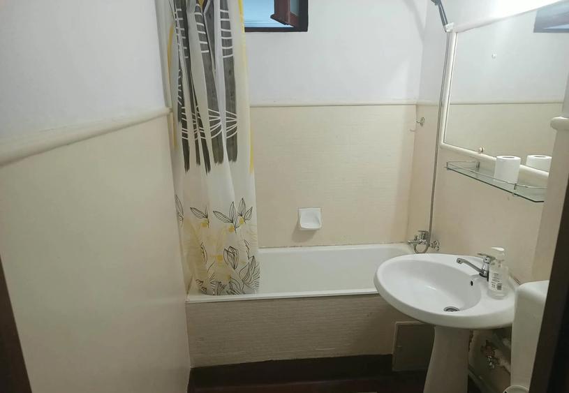 Apartament cu 3 camere semidecomandat în Drumul Taberei