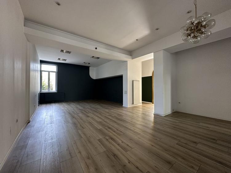 Casă individuală cu 26 camere cu Canalizare în Grădina Icoanei