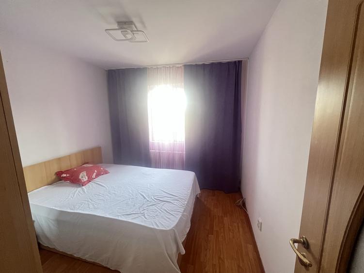 Apartament cu 2 camere semidecomandat, mobilat în Tractorul