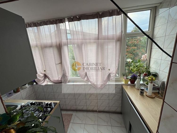 Apartament cu 3 camere decomandat, mobilat în Gorjului