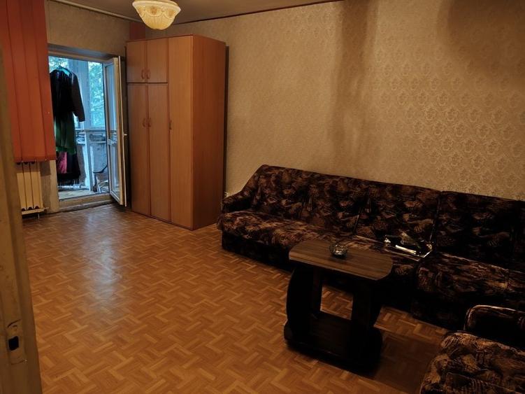 Garsonieră decomandată în Roșu