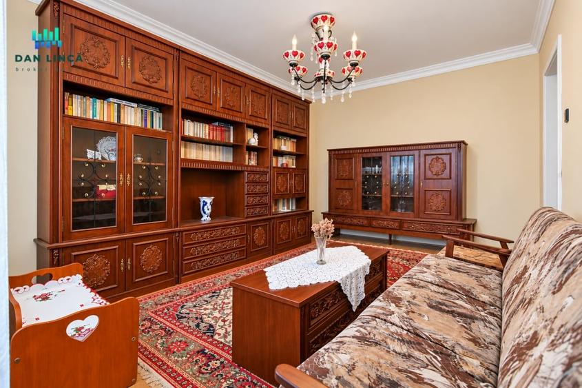 Apartament cu 4 camere decomandat în Central