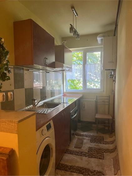 Apartament cu 3 camere semidecomandat în Exterior Vest