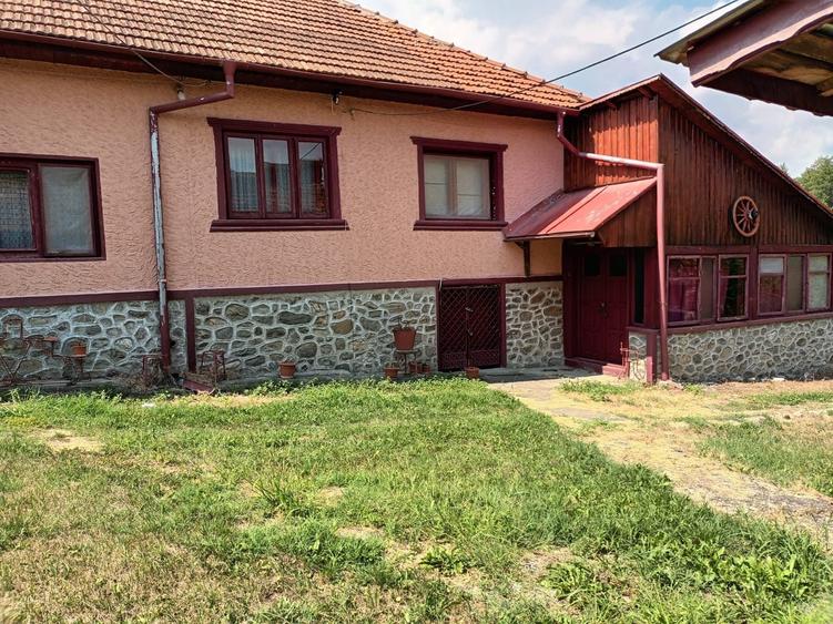 Casă cu 4 camere în Șovarna