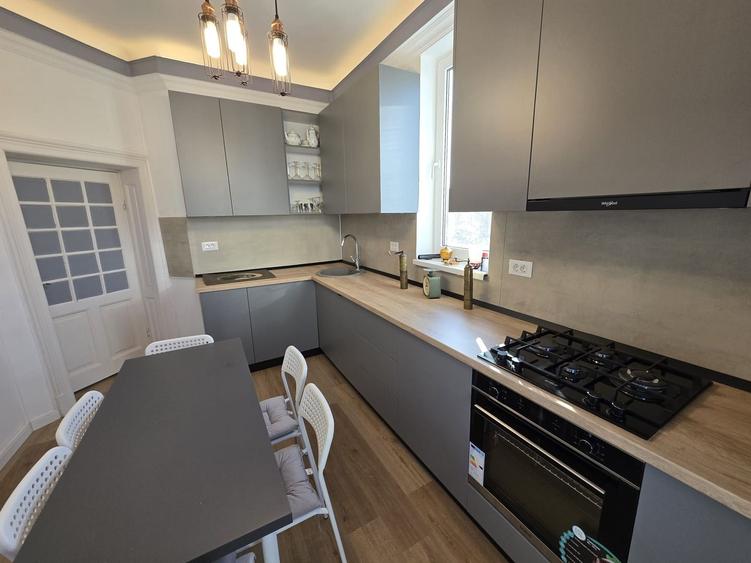 Apartament cu 6 camere decomandat, mobilat în Dorobanți