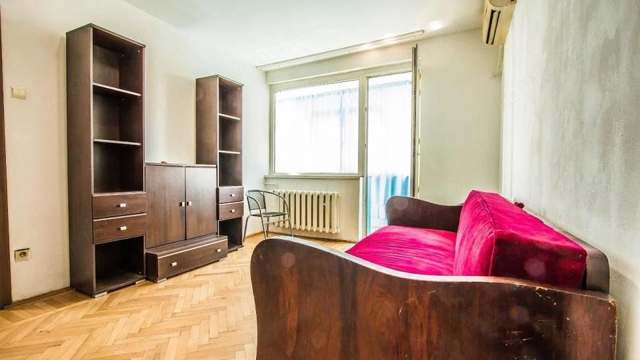 Apartament cu 3 camere semidecomandat în Grivița