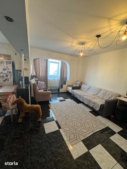 Apartament cu 4 camere în Micro 17