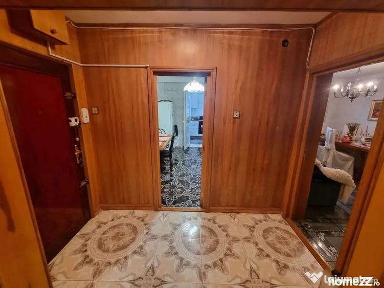 Apartament cu 4 camere decomandat în Faleza Nord