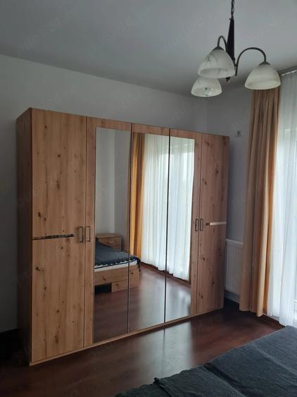 Apartament cu 3 camere semidecomandat în Subcetate