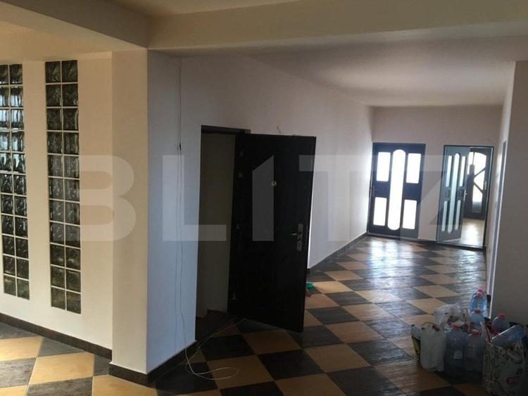 Casă individuală cu 11 camere cu Canalizare în Ulmi