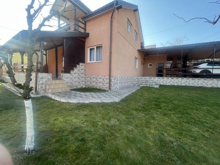 Casă cu 4 camere în Crișeni