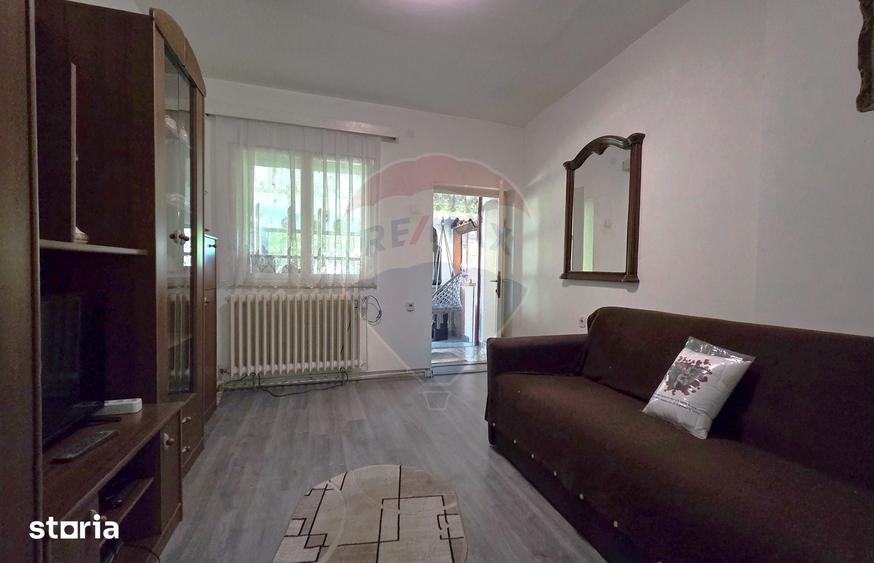 Casă cu 3 camere cu Teren 5800 Mp în Central