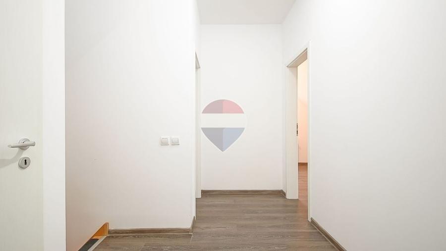 Apartament cu 4 camere decomandat, mobilat în Florilor