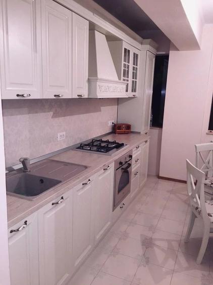 Apartament cu 3 camere decomandat în Faleza Nord