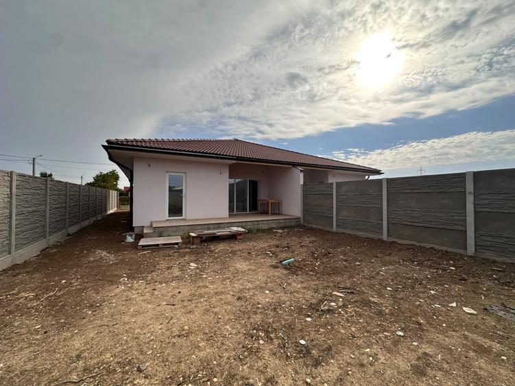 Duplex cu 3 camere cu Canalizare în Ghiroda