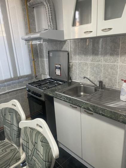 Apartament cu 3 camere decomandat, mobilat în Central
