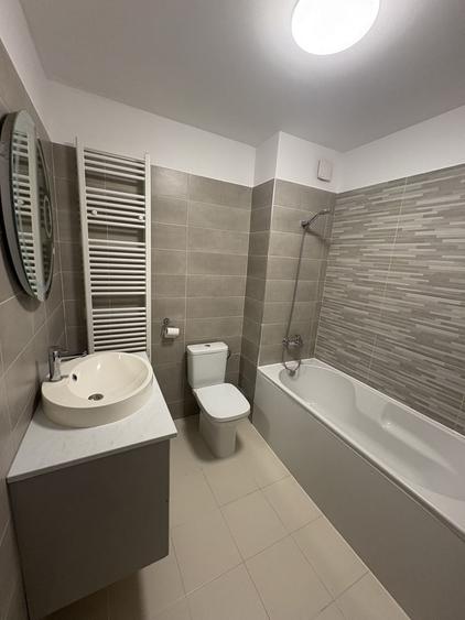 Apartament cu 3 camere decomandat în Drumul Taberei