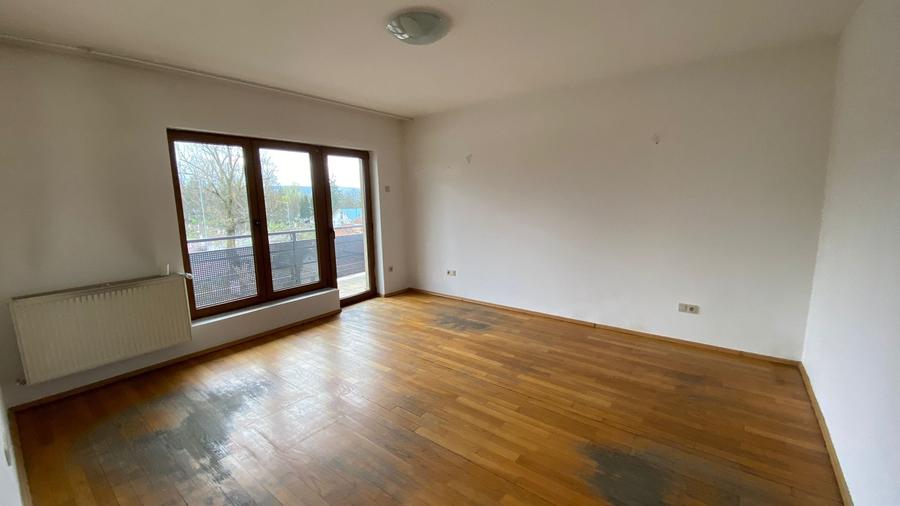 Apartament cu 3 camere semidecomandat în Zorilor