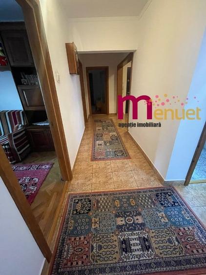 Apartament cu 3 camere decomandat în Central