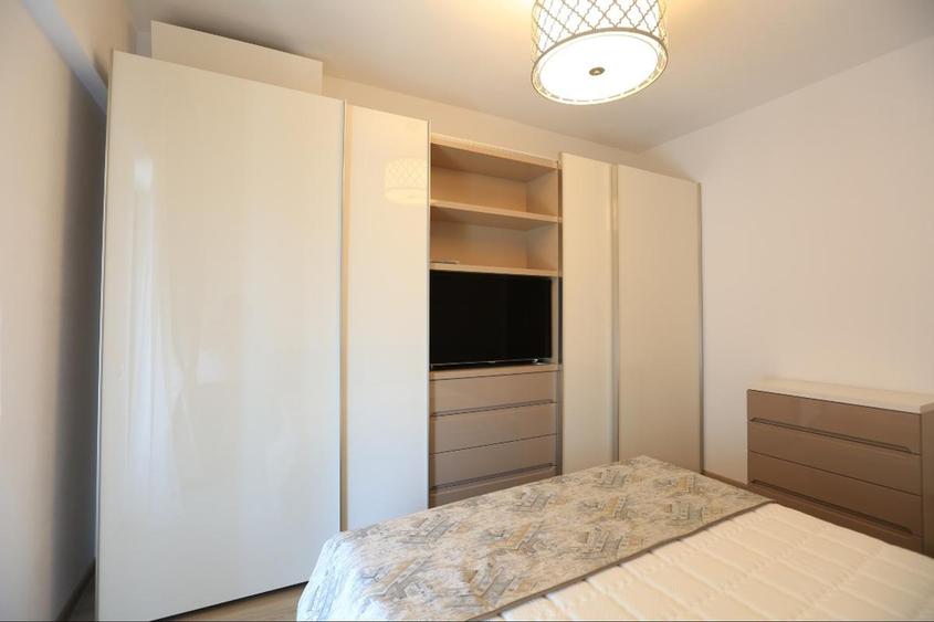Apartament cu 2 camere semidecomandat, mobilat în Banu Manta