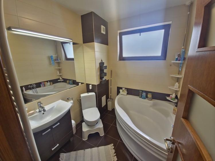Apartament cu 3 camere decomandat în Primo