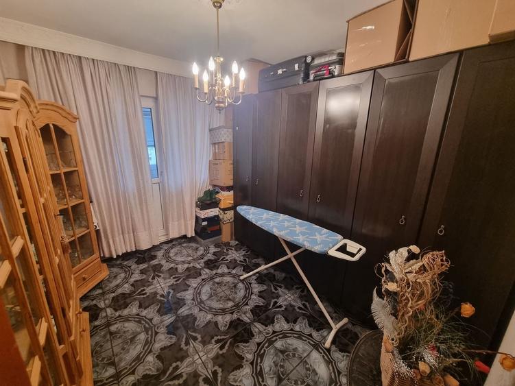Apartament cu 4 camere decomandat, mobilat în Faleza Nord