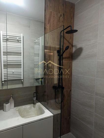 Apartament cu 2 camere semidecomandat, mobilat în Regie