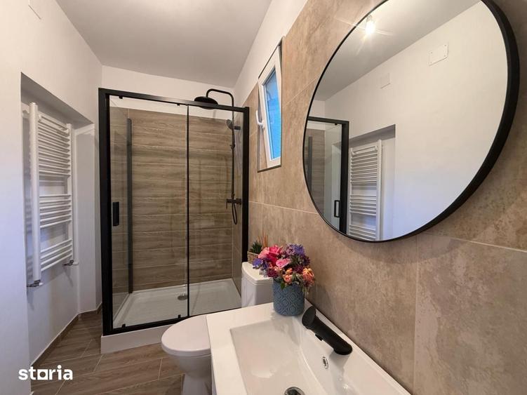 Casă cu 4 camere cu Teren 235 Mp în Plopi