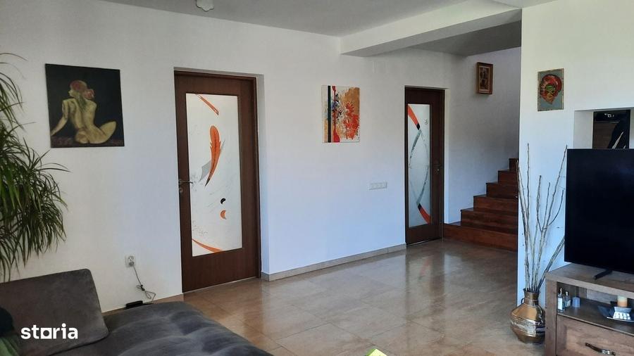 Casă cu 4 camere cu Teren 1514 Mp în Central