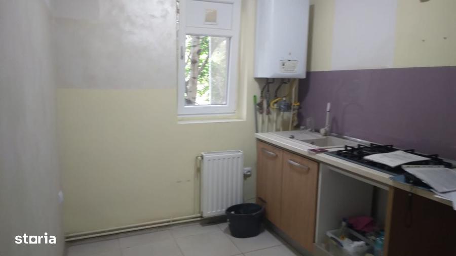 Apartament cu 3 camere în Vitan