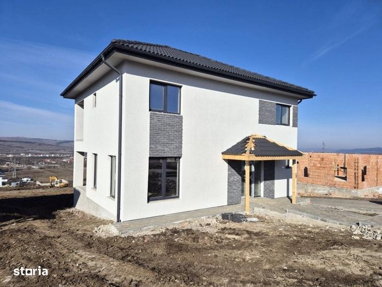 Casă cu 4 camere în Jucu