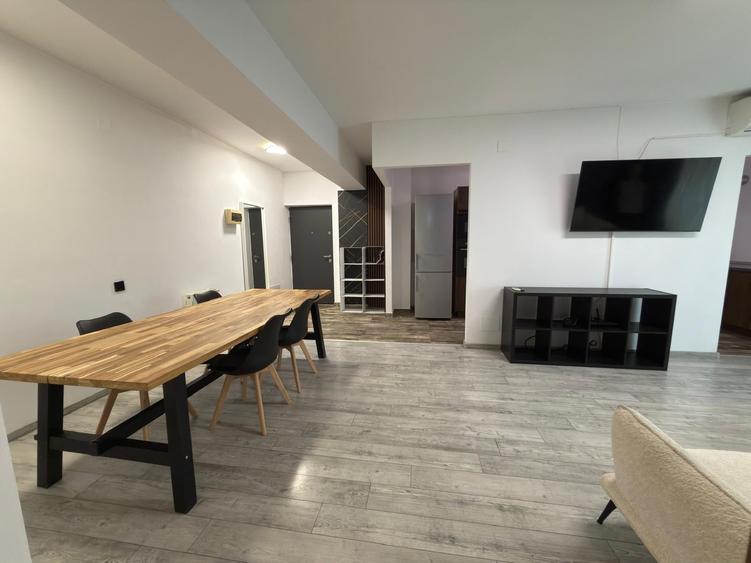Apartament cu 3 camere semidecomandat în Ozana